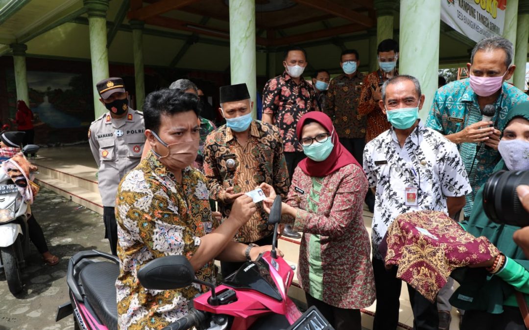 Bupati Blitar Tinjau Pelayanan Jebol Adminduk di Binangun