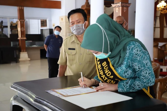 Ketua Tim Penggerak PKK Resmi Dikukuhkan Menjadi Bunda Genre Kabupaten Blitar