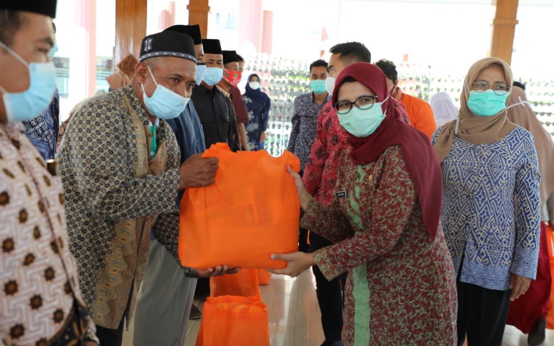 Jelang Ramadan Bupati Blitar Salurkan Bantuan Sembako