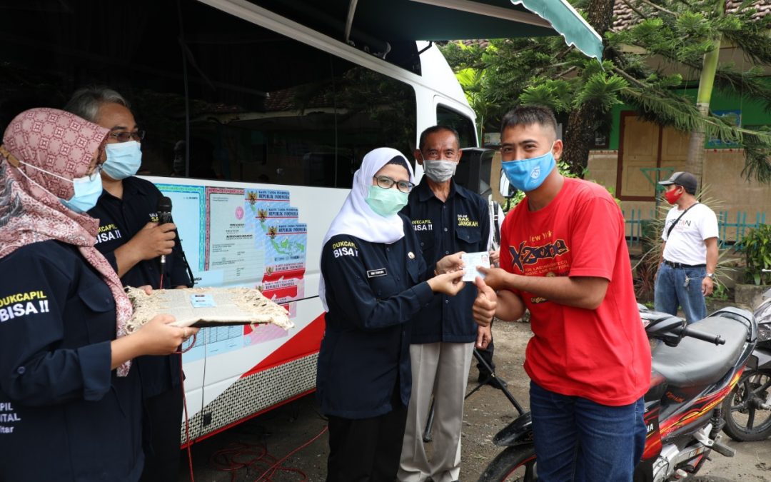 Bupati Blitar Hadiri dan Saksikan Penandatanganan Salam Sak Jangkah