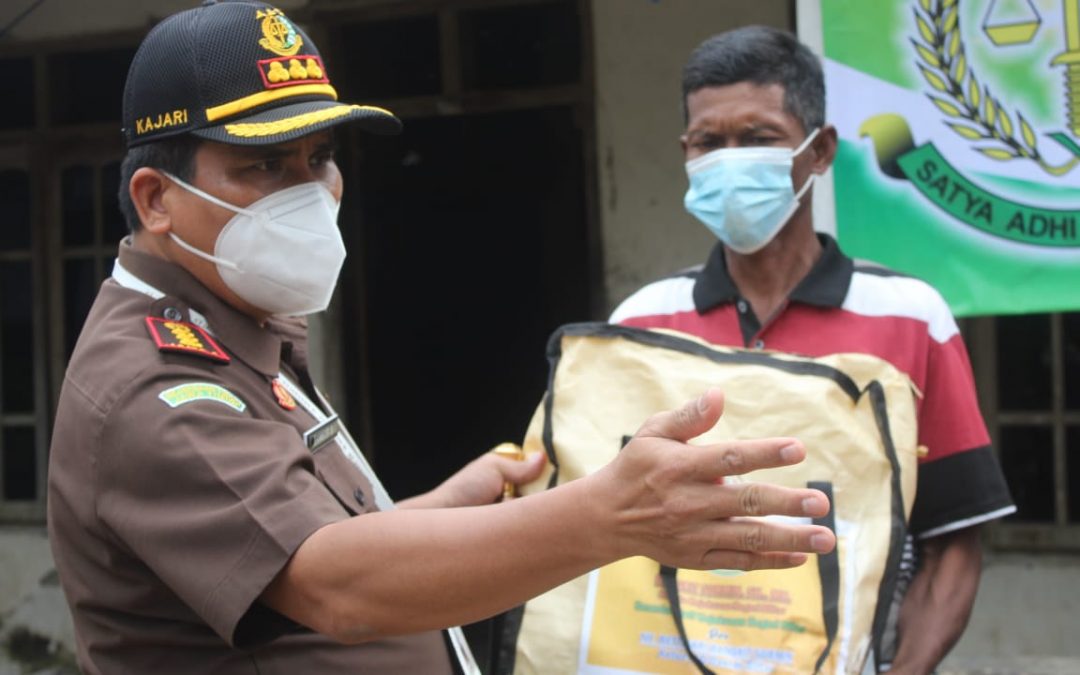 Banyak Rumah Rusak Akibat Gempa, Kepala Kejaksaan Negeri Blitar dan Kapolres Blitar Berikan Bantuan Sosial