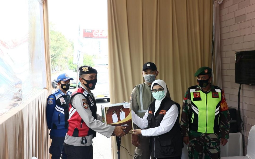 Bupati Blitar Bersama Forkopimda Kunjungi Pos Check Poin Salurkan Nutrisi Makanan untuk Petugas