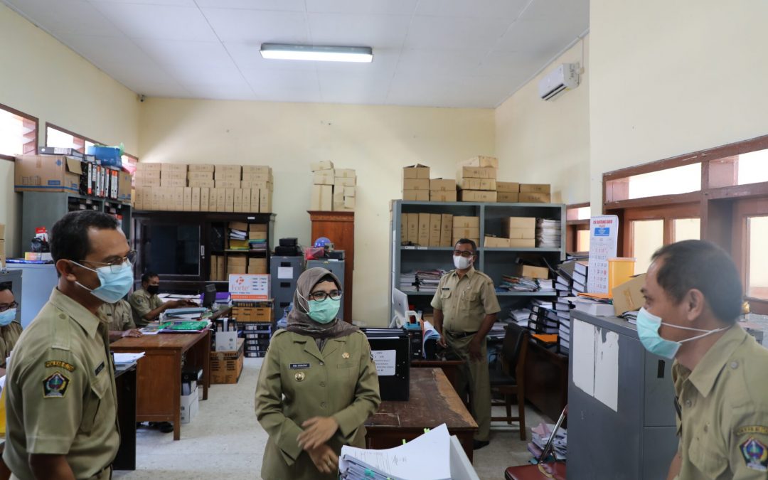 Bupati Blitar Lakukan Sidak Hari ke Dua Kerja Pasca Libur Idul Fitri 1442 H dan Meninjau Destinasi Wisata