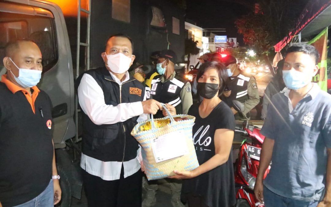 Bupati Blitar Salurkan Bantuan Sembako Untuk Masyarakat Terdampak Covid-19