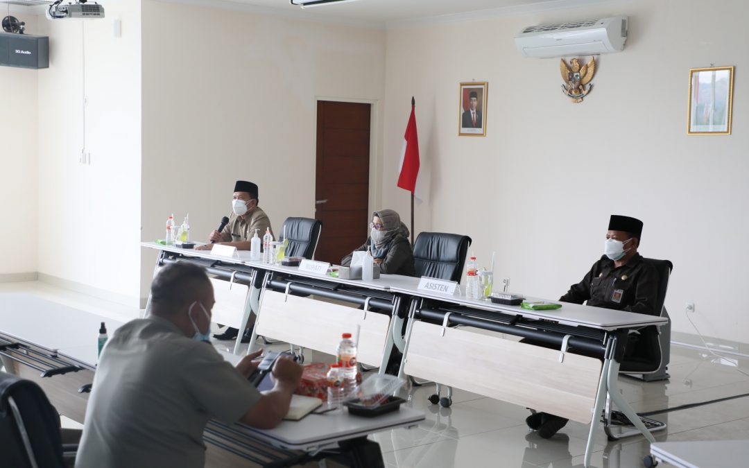 Bupati Blitar Minta Seluruh OPD Gotong Royong Atasi Penyebaran Covid-19