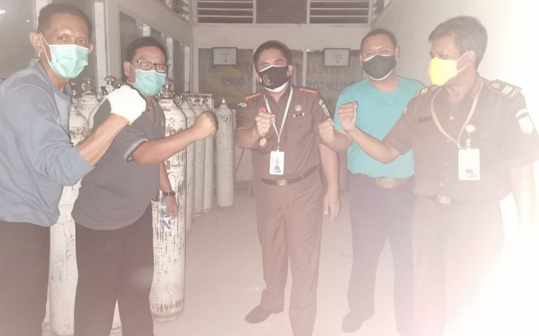 Kejaksaan Negeri Blitar Bantu Pengangkutan Tabung Oksigen untuk RSUD Ngudi Waluyo Wlingi