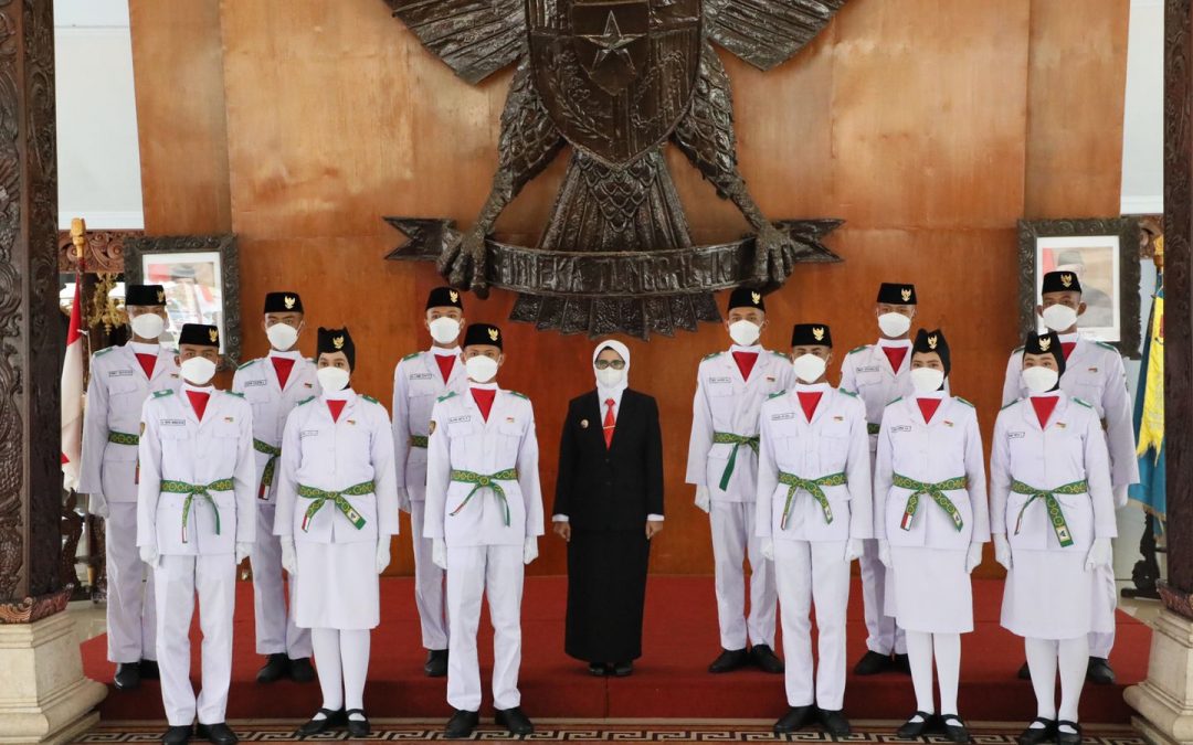 Sebanyak 13 Paskibra Kabupaten Blitar Dikukuhkan oleh Mak Rini Sebagai Petugas Upacara HUT Kemerdekaan RI ke-76