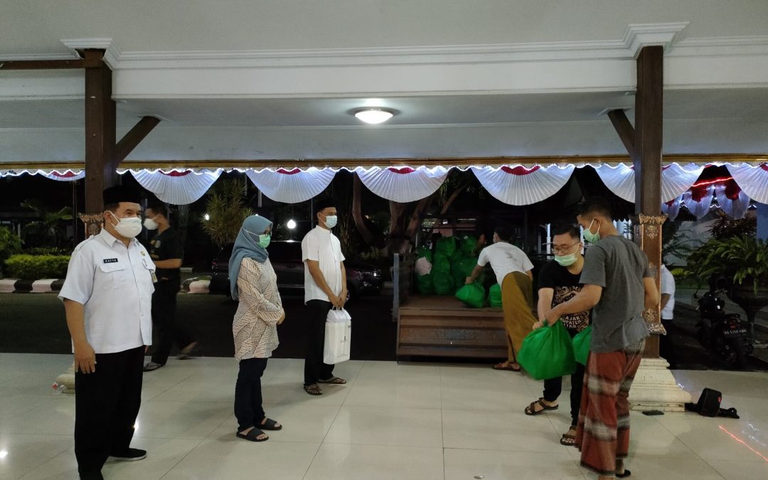 10 Muharram, Bupati Blitar Bagikan Sembako dan Santunan Sejumlah 697