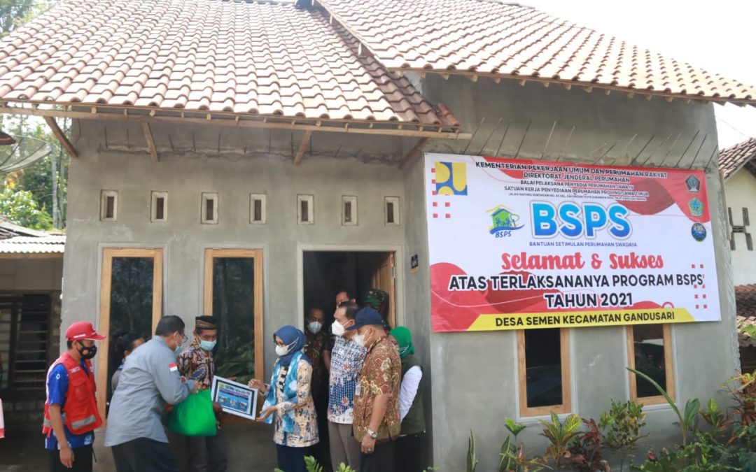 Bupati Blitar Tinjau Pembangunan Rumah BSPS di Desa Semen