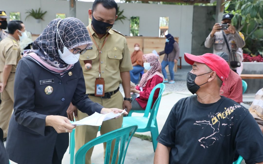 Bupati Blitar Tinjau Vaksinasi Tahap II di Minggirsari