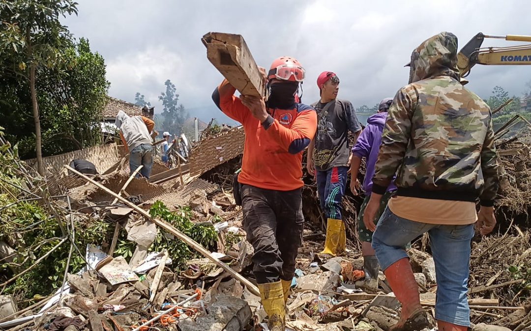 Bantu Penanganan Banjir Bandang Kota Batu, BPBD Kabupaten Blitar Kirim 15 Personel