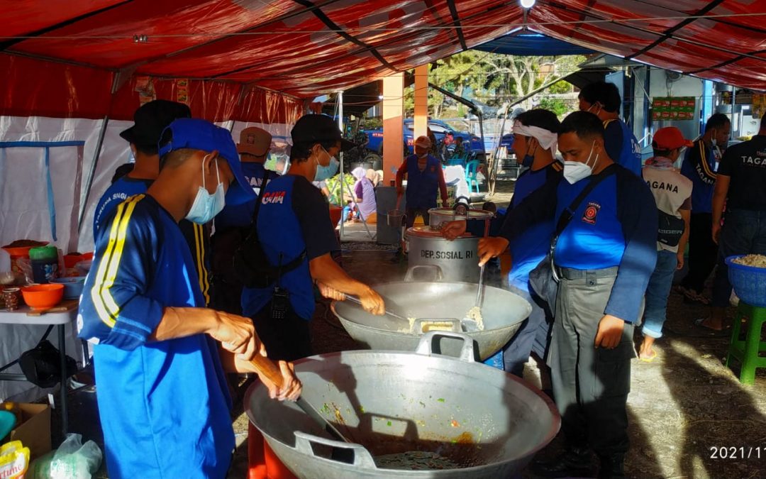 Tagana Kabupaten Blitar Bantu Pemulihan Pasca Banjir Bandang di Kota Batu