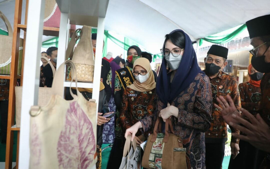 Bupati Rini Lantik Pengurus Dekranasda Kabupaten Blitar Periode 2021-2024