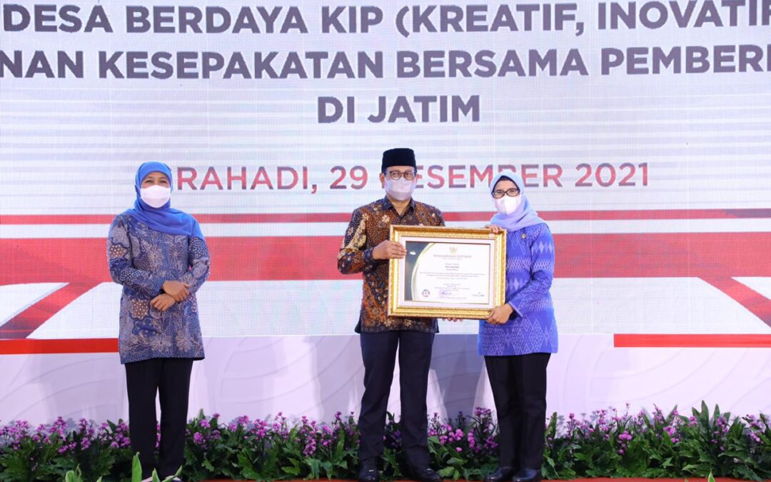 Dorong Percepatan Pembangunan Desa, Bupati Blitar Kembali Terima Penghargaan