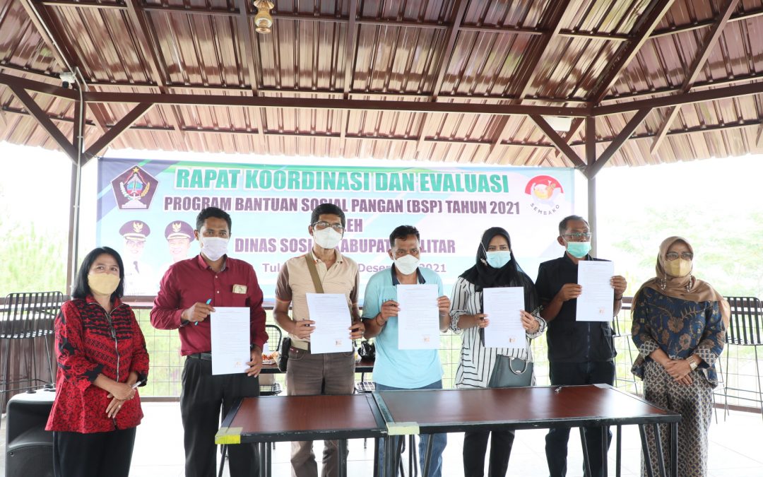 Plt Kepala Dinsos Kabupaten Blitar Ajak Pendamping PKH Tanda Tangani Pakta Integritas