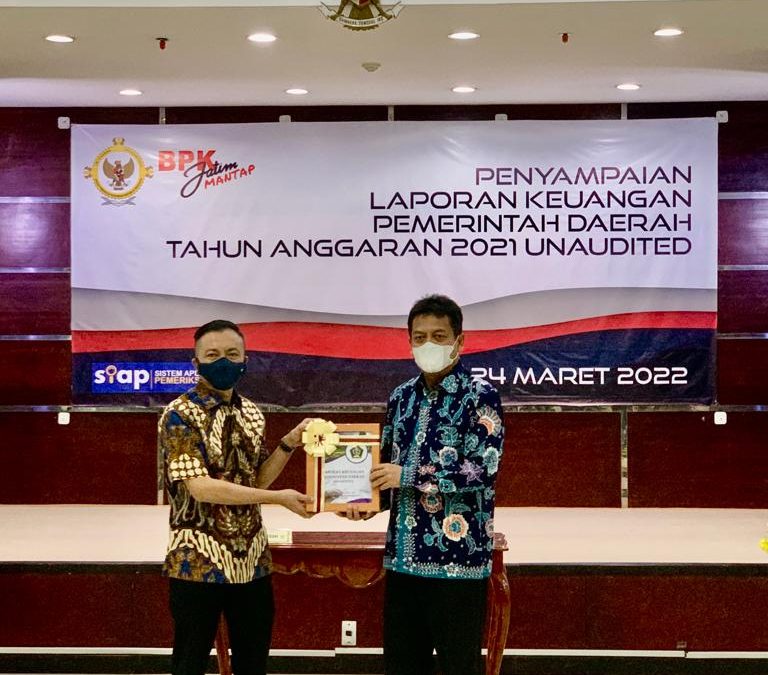 Wabup Blitar Hadiri Penyerahan Dokumen Laporan Keuangan Pemerintah Daerah Kabupaten Blitar Tahun Anggaran 2021