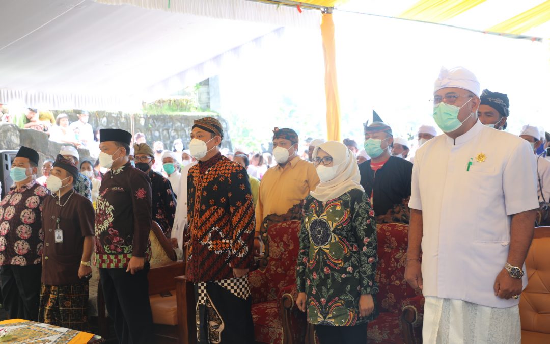Bupati Blitar Hadiri Dharma Santi Di Pura Agung Arga Sunya
