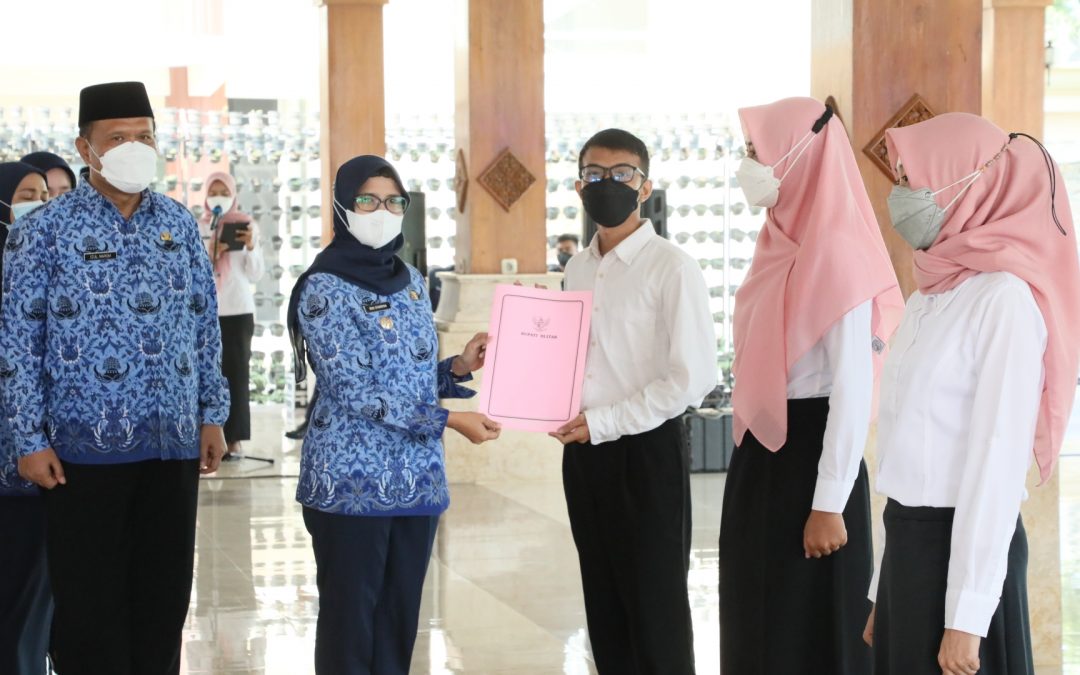 Bupati Blitar Serahkan SK CPNS Formasi Tahun 2021