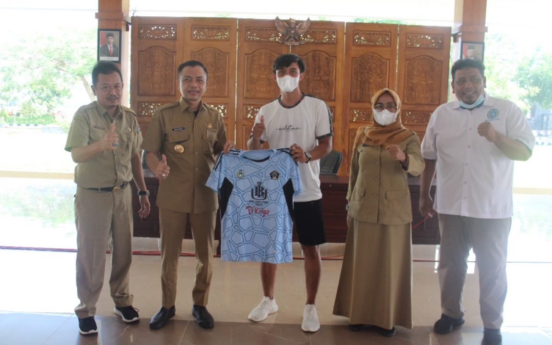 Wakil Bupati Blitar Berangkatkan Kontingen Pra Porprov VII Cabor Sepak Bola Kabupaten Blitar
