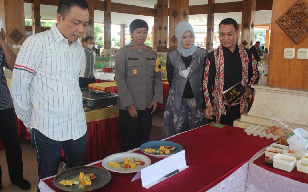 Wakil Bupati Rahmat Didampingi Istri Tinjau Lomba Memasak Olahan Telur