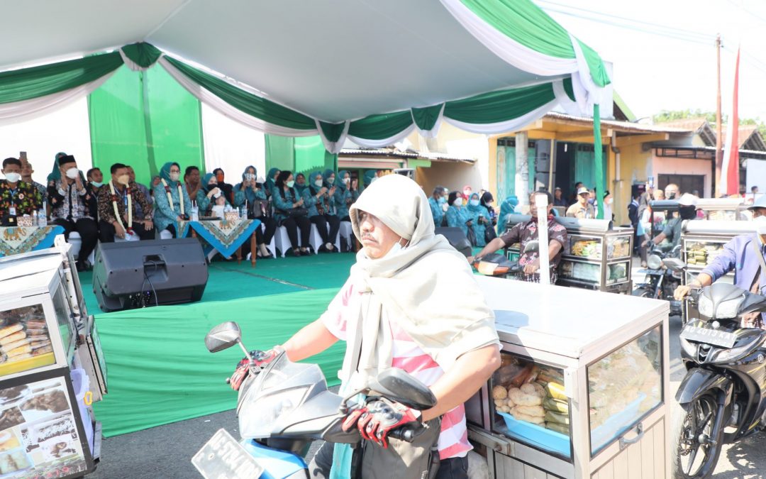 Masuk 6 Besar Lomba Desa Tingkat Provinsi, Desa Ploso Sambut Tim Juri dengan Jajanan Tradisional