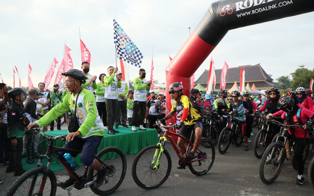 Wakil Bupati Blitar Berangkatkan Peserta Funbike 2022