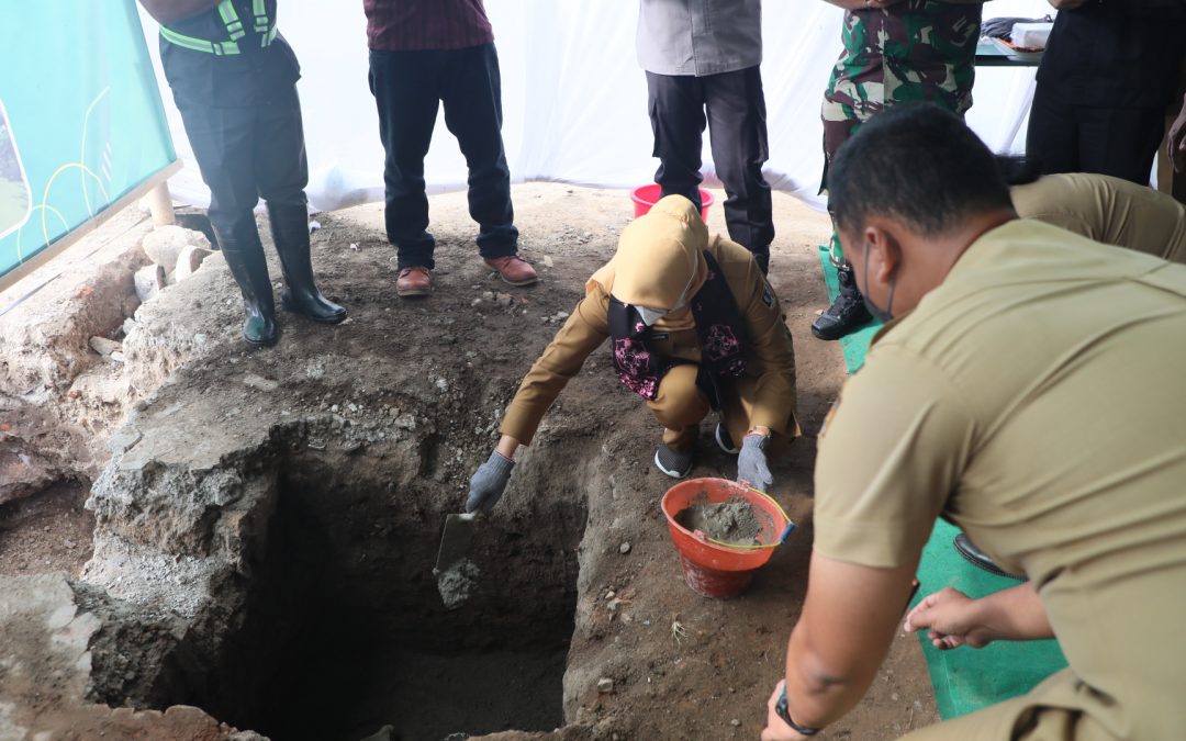 Bupati Blitar Melakukan Peletakan Batu Pertama Pembangunan Workshop Instalasi Pemeliharaan Sarana dan Ruangan Pemulasaran Jenazah RSUD Ngudi Waluyo Wlingi