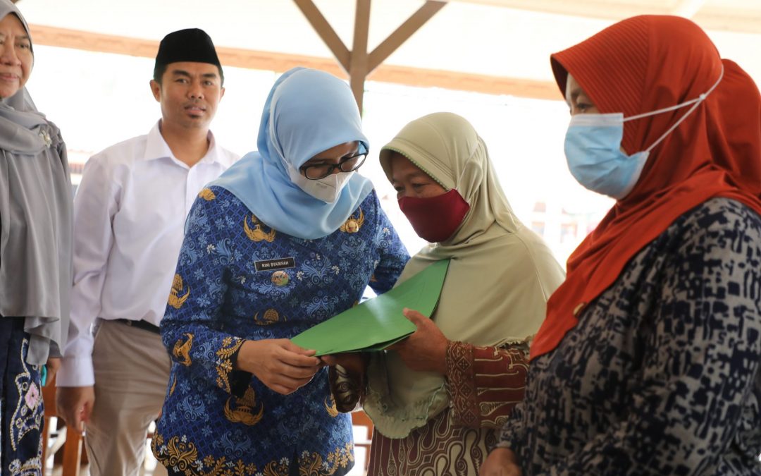 100 Guru Tidak Tetap, Madin, dan TPQ Wilayah Kademangan Terima Bantuan dari Baznas Kabupaten Blitar