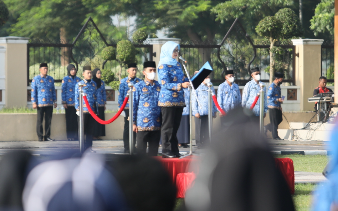Pemkab Blitar Gelar Apel 17 an Mak Rini Minta ASN Tingkatkan Disiplin dan Etos Kerja