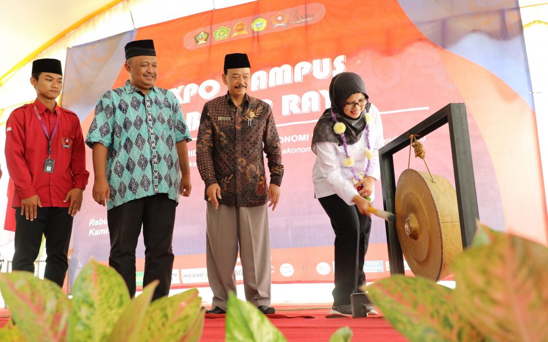 Mak Rini Buka Expo Kampus se-Blitar Raya Tahun 2023