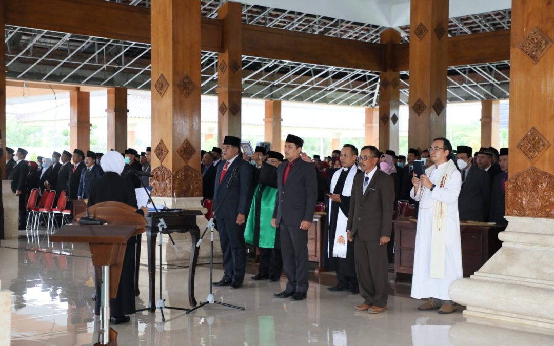 Hari Pertama Masuk Kerja di 2023, Bupati Blitar Mutasi Ratusan Pejabat