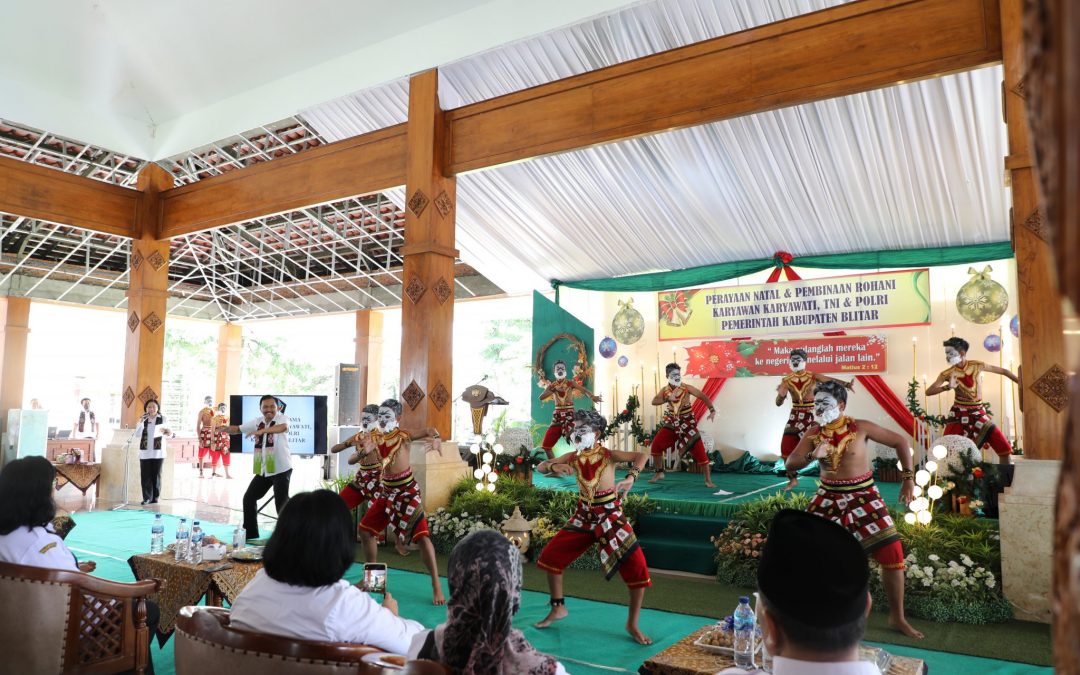 Mak Rini Hadiri Perayaan Natal Tahun 2022 Bersama ASN, TNI, POLRI Kabupaten Blitar