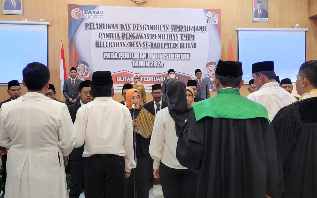 Bupati Blitar Hadiri Pelantikan Pengambilan Sumpah Panitia Pengawas Pemilihan Umum Kelurahan/Desa