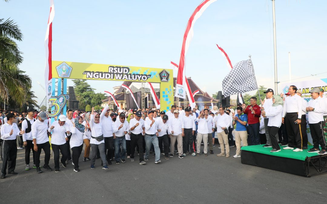 Bupati Blitar Berangkatkan Ratusan Pejalan Sehat di Acara HUT RSUD Ngudi Waluyo ke-39
