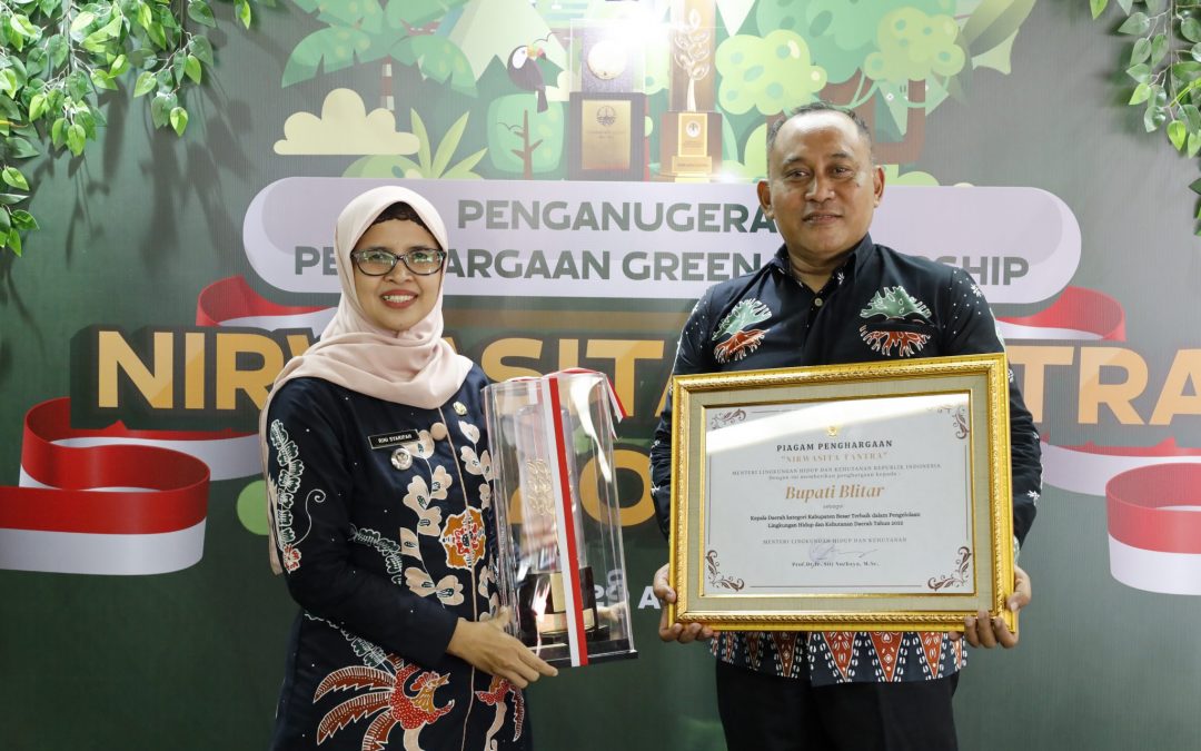 Pemkab Blitar Raih Penghargaan Nirwasita Tantra Kepala Daerah kategori Kabupaten Besar Terbaik dari Kementerian Lingkungan Hidup dan Kehutanan (KLHK) Republik Indonesia