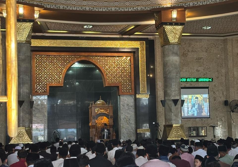 Bupati dan Wakil Bupati Blitar Laksanakan Sholat Ied di Masjid Agung Miftahul Jannah