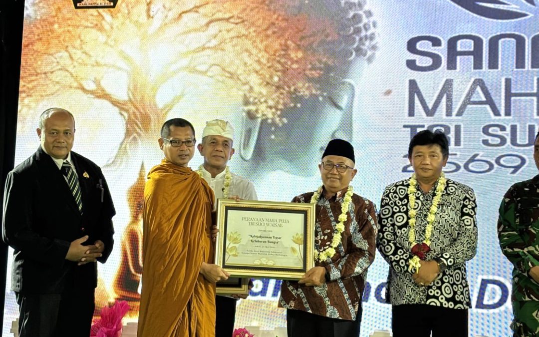 Bupati Blitar Hadiri Perayaan Hari Raya Waisak