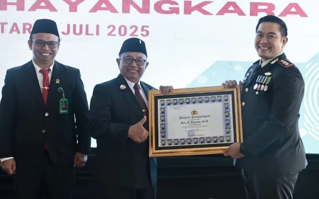 Bupati Blitar Hadiri Upacara Serta Tasyakuran Hari Bhayangkara ke-79