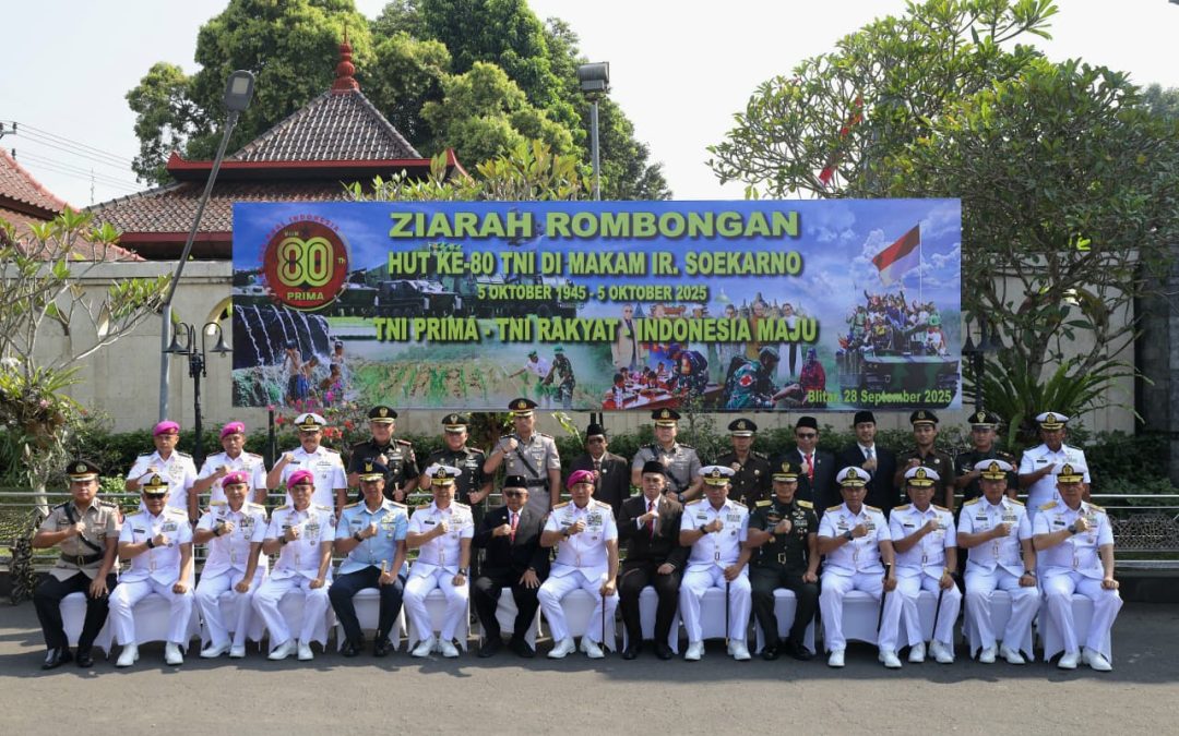 Bupati Blitar Bersama Forkopimda Ikuti Ziarah Makam Presiden RI Ir. Soekarno Dalam Rangka HUT TNI ke-80