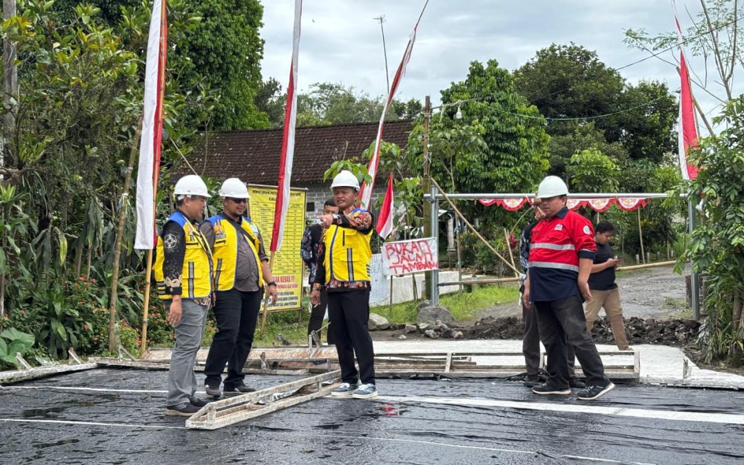 Wakil Bupati Blitar Beky Hardihansah, Lakukan Sidak Pembangunan Jalan Beton dan Pembangunan Talut