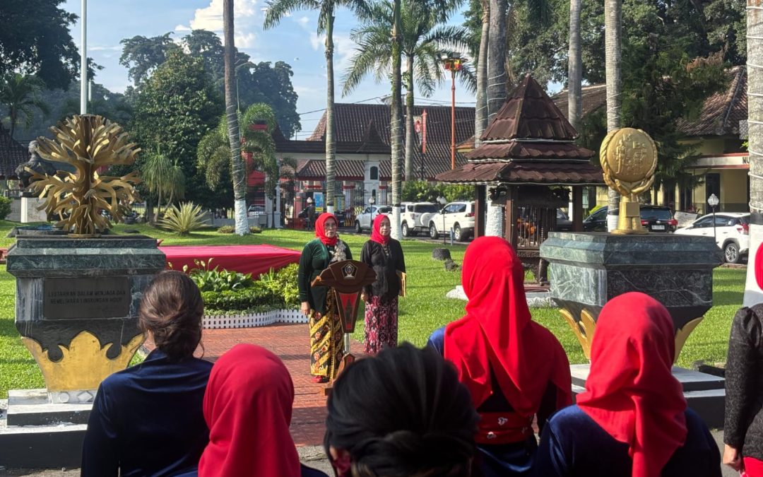 Pemerintah Kabupaten Bitar Gelar Upacara dan Senam Dalam Rangka Peringatan Hari Ibu