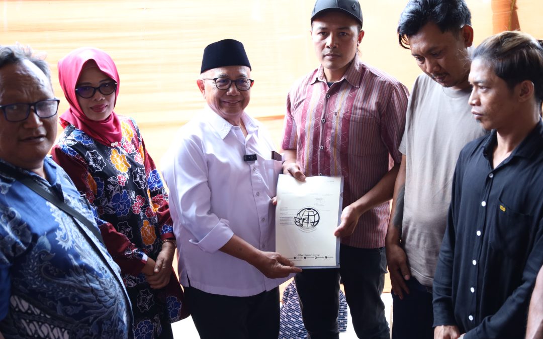 Bupati Blitar Hadiri Syukuran Penerimaan Sertifikat Redistribusi Tanah