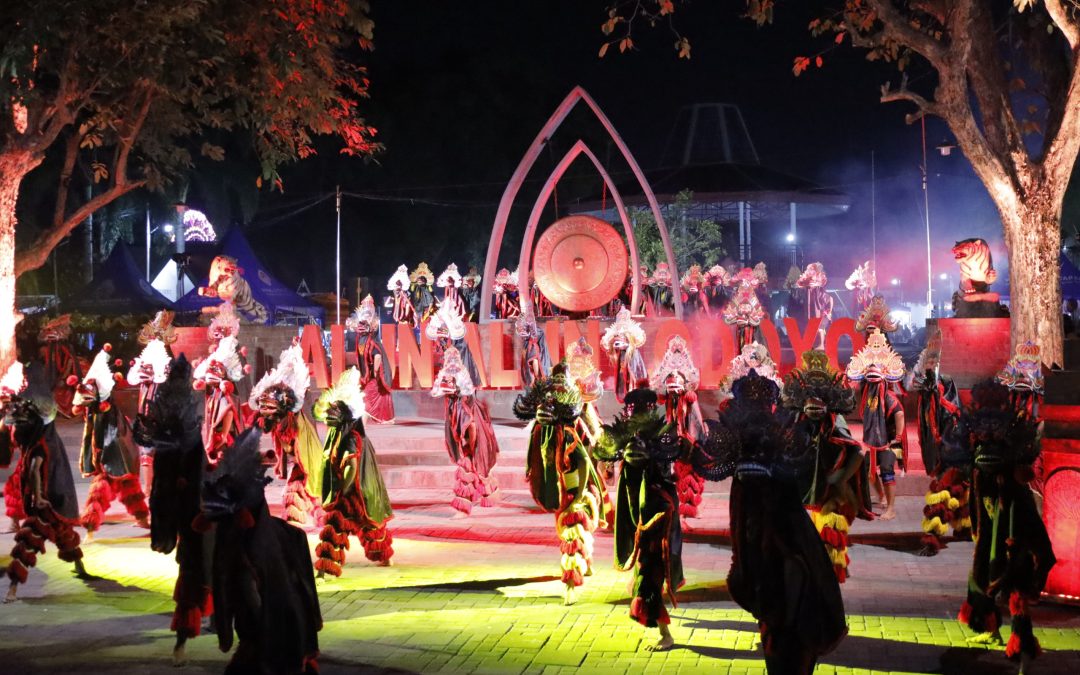 Bupati Blitar Hadiri Pagelaran Barongan Kucingan Blitaran di Alun-Alun Lodoyo