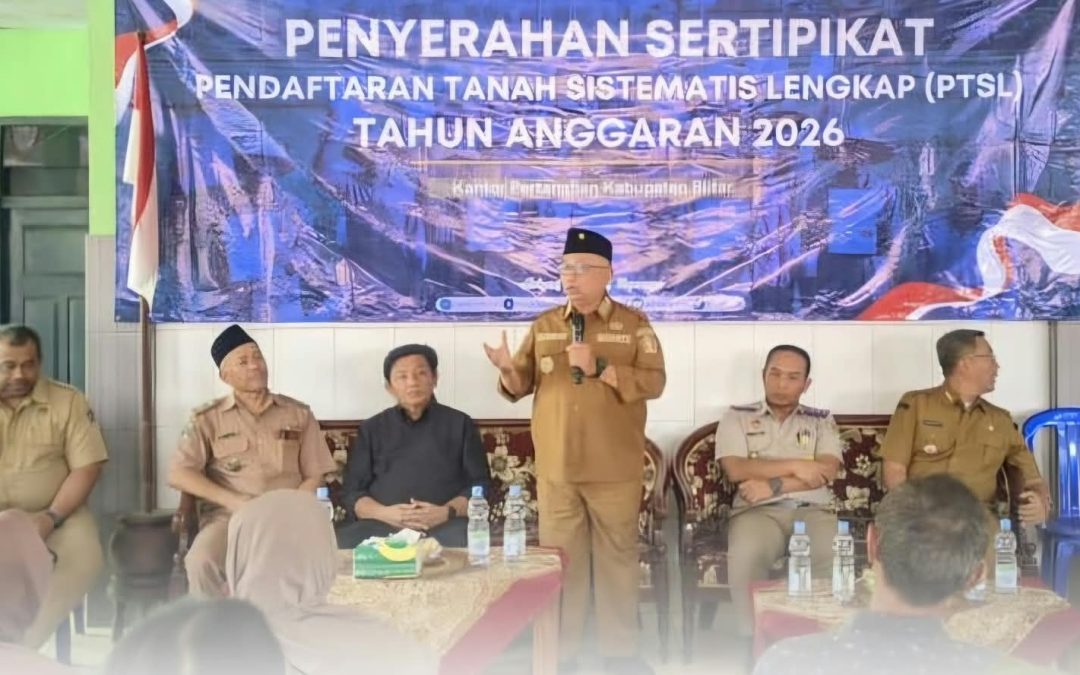 Bupati Blitar Serahkan Sertipikat Program PTSL