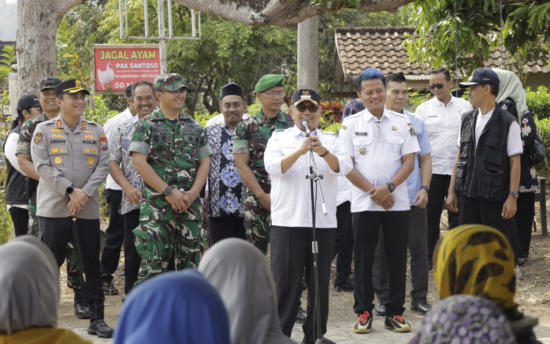 Bupati Blitar Tinjau Infrastruktur, Lepas Tukik, dan Salurkan Berbagai Bantuan Sosial di Wates dan Binangun